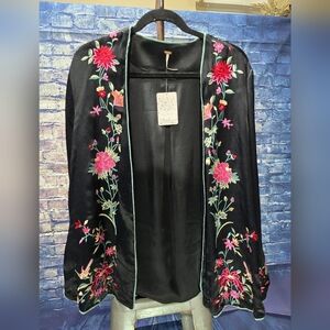 Free People Embroidered Kimono size xs